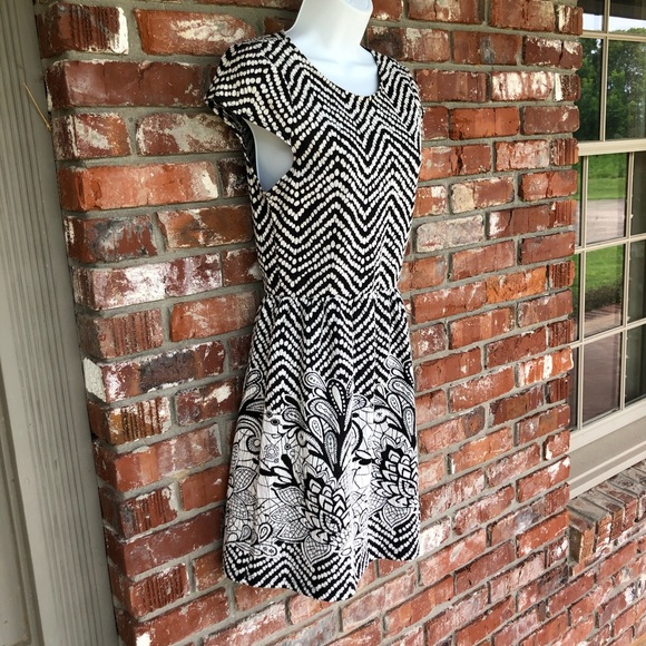 The impeccable pig black and white dress size M - Picture 2 of 7